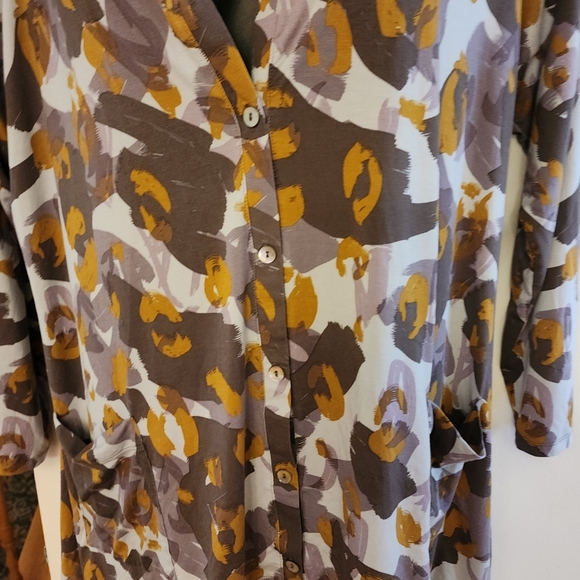 Logo by Lori Goldstein Cardigan - Picture 4 of 11